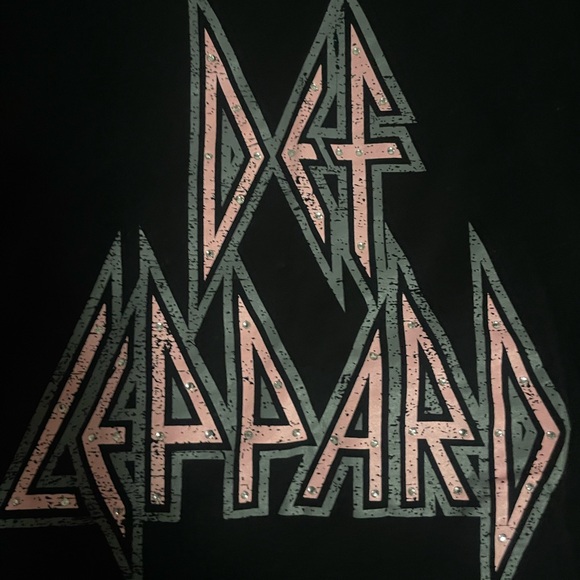Def Leppard Rhinestone Graphic T-Shirt - Picture 2 of 8